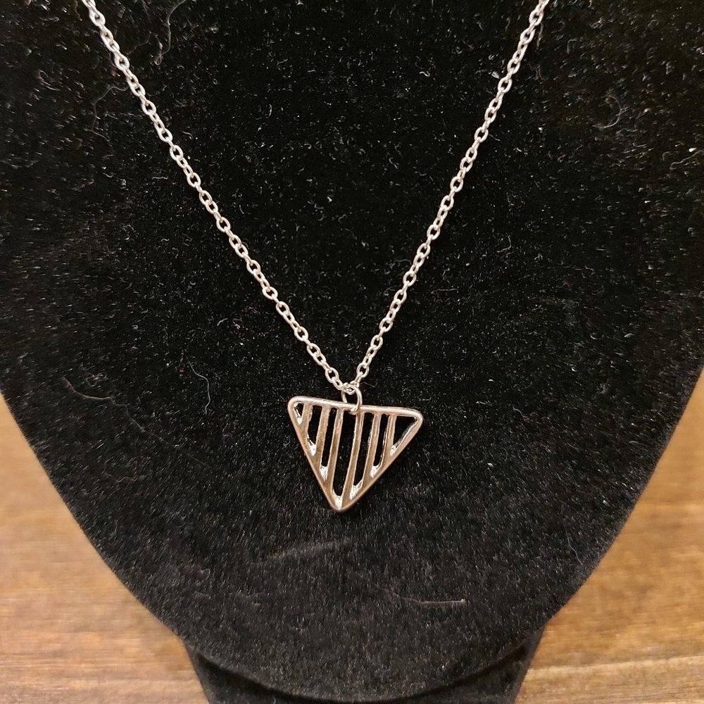 💎3 /$20💎 Vintage Slotted Triangle Necklace